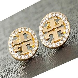 T stud earrings